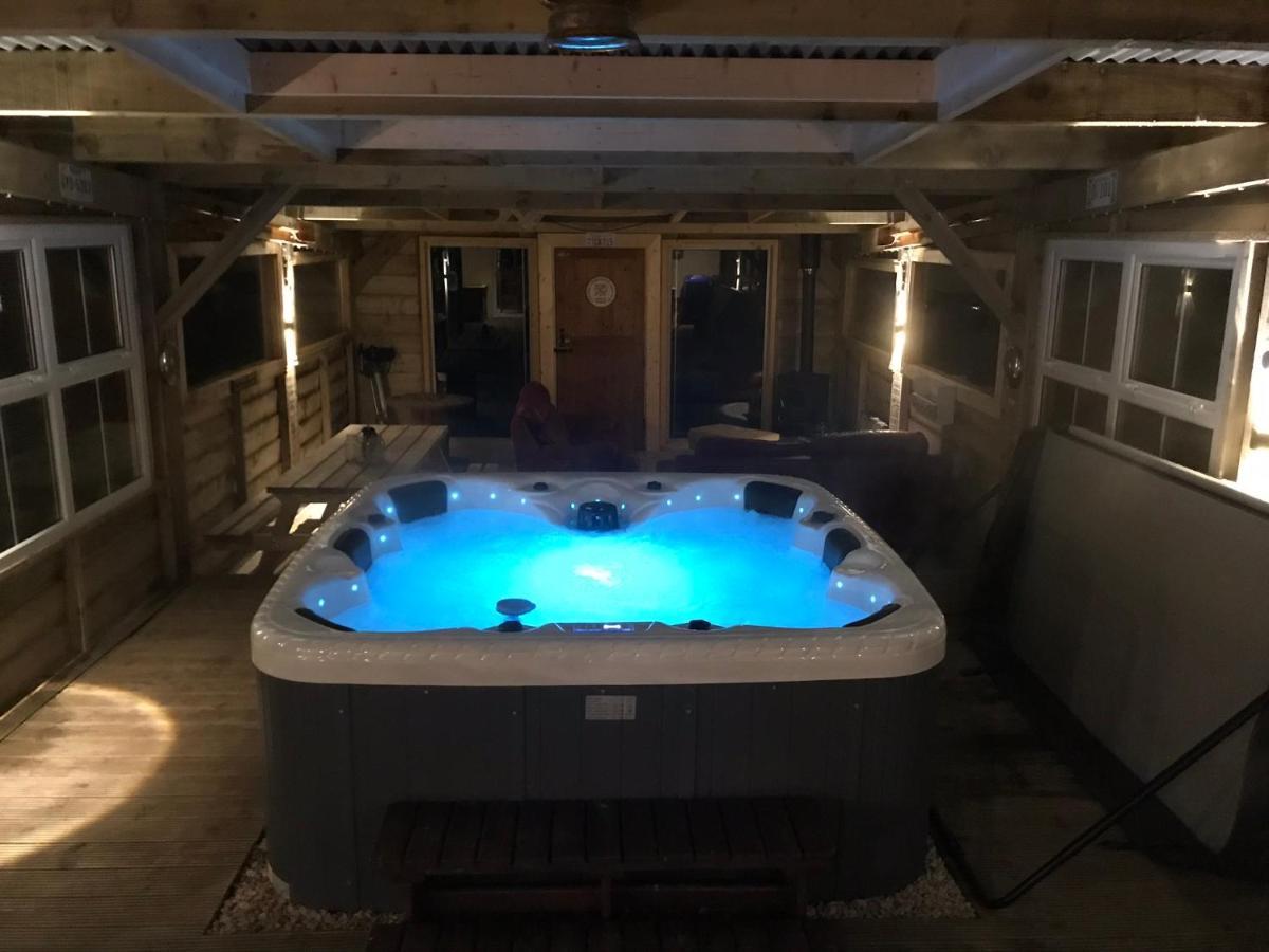 Sleeps 12 Hot Tub Sauna Cinema Pets Welcome エニスキリン エクステリア 写真
