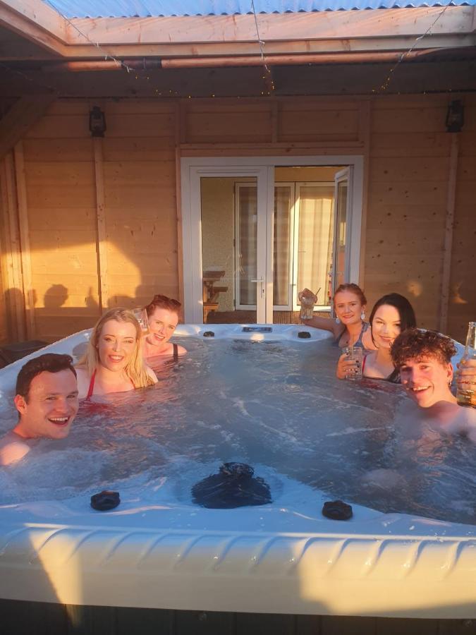 Sleeps 12 Hot Tub Sauna Cinema Pets Welcome エニスキリン エクステリア 写真