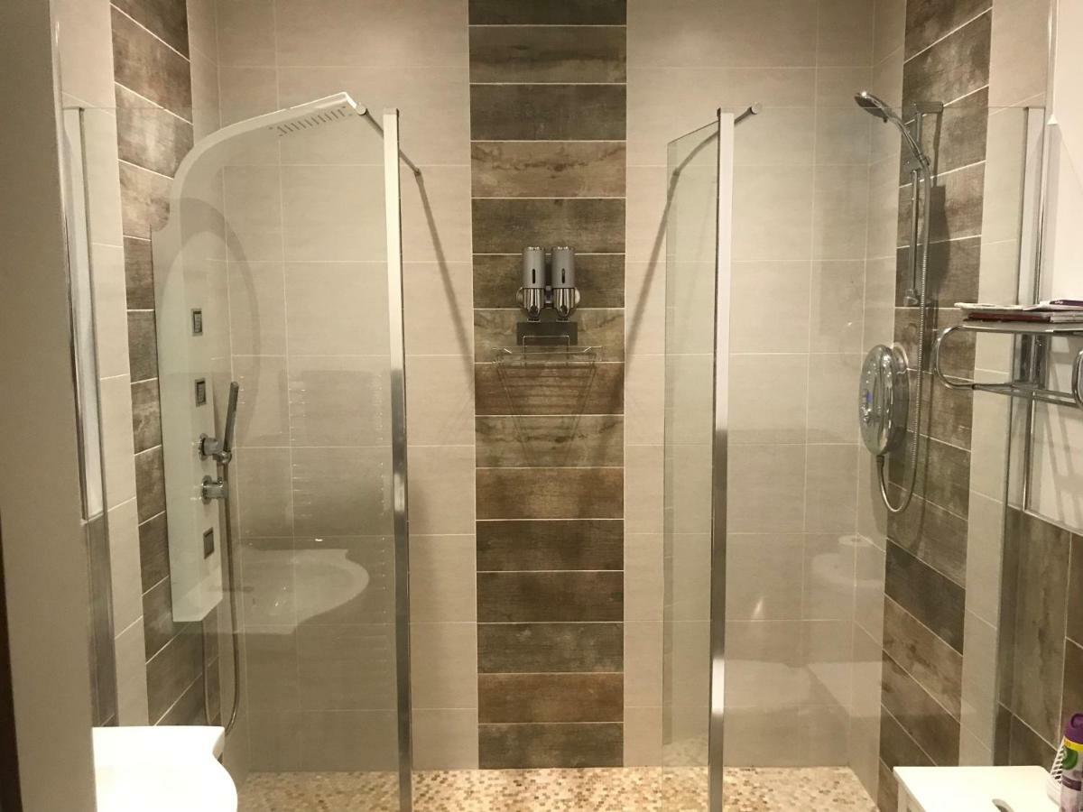 Sleeps 12 Hot Tub Sauna Cinema Pets Welcome エニスキリン エクステリア 写真